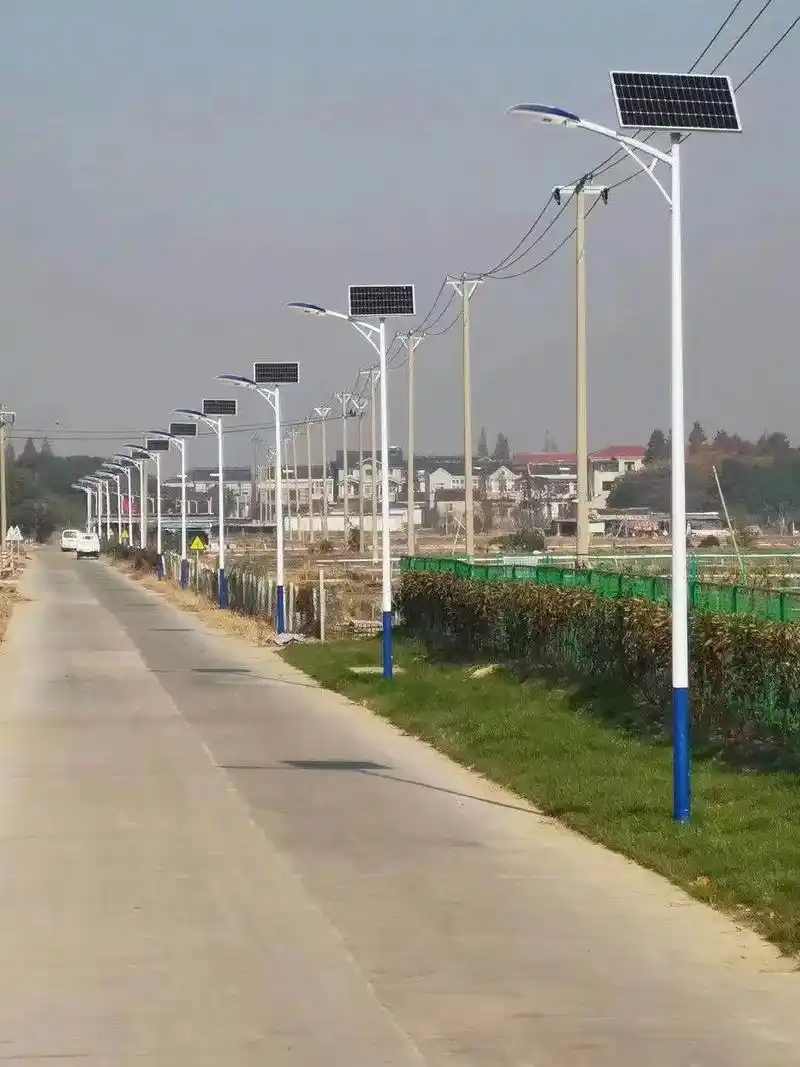 太阳能路灯照亮小山村，点亮乡村振兴的希望