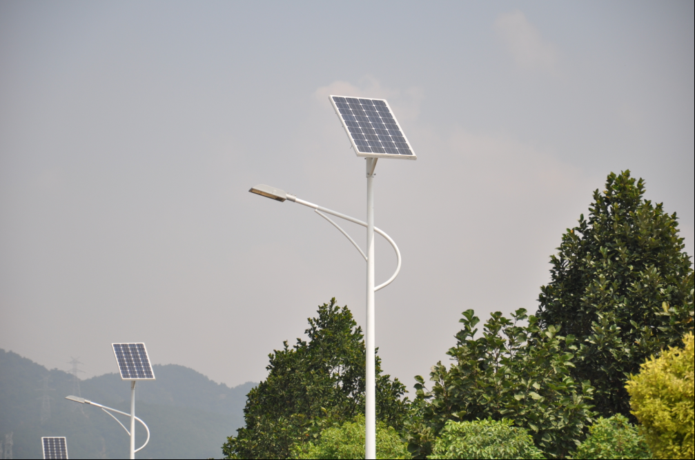 太阳能路灯：从城市到乡村的绿色照明解决方案